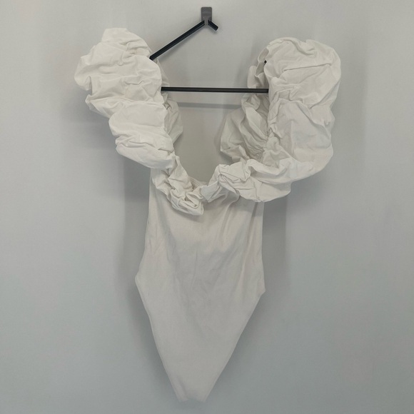 Zara Puffy Exaggerated Ruffled Neck Versatile Off Shoulder Ribbed Knit Bodysuit - Picture 6 of 8